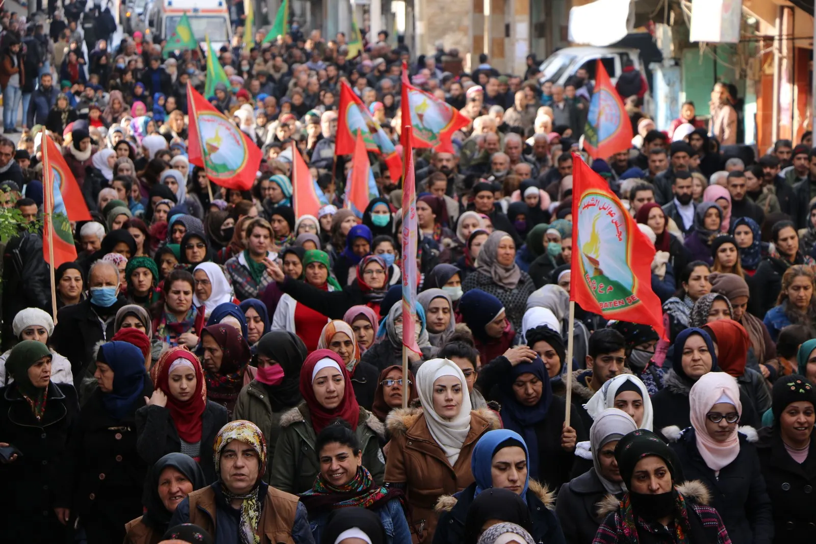 أهالي حلب يشيعون جثمان المقاتل فرهاد عفرين إلى مثواه الأخير