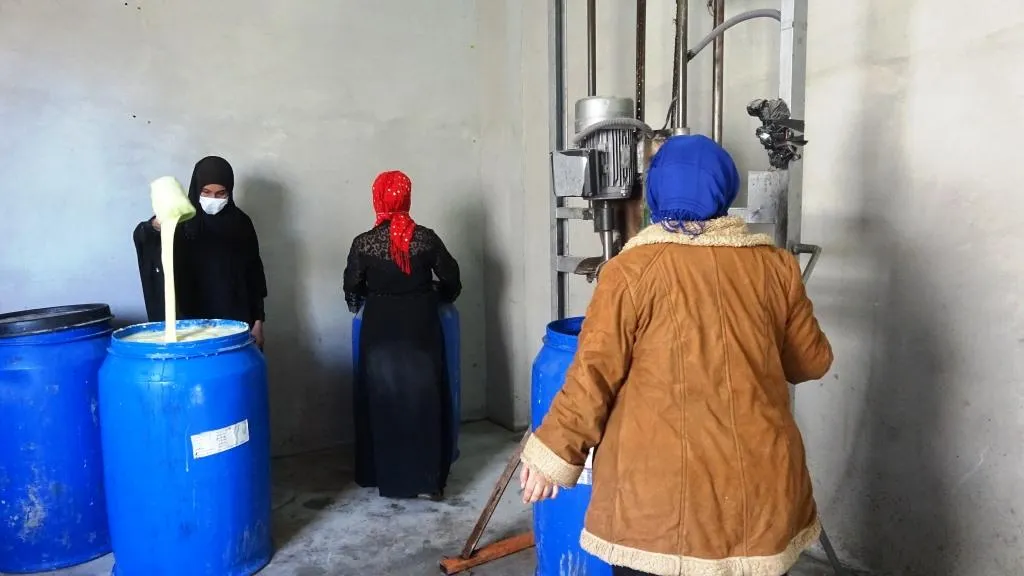 معمل للمنظّفات .. مشروع جديد يعزّز من اقتصاد المرأة في الرّقّة