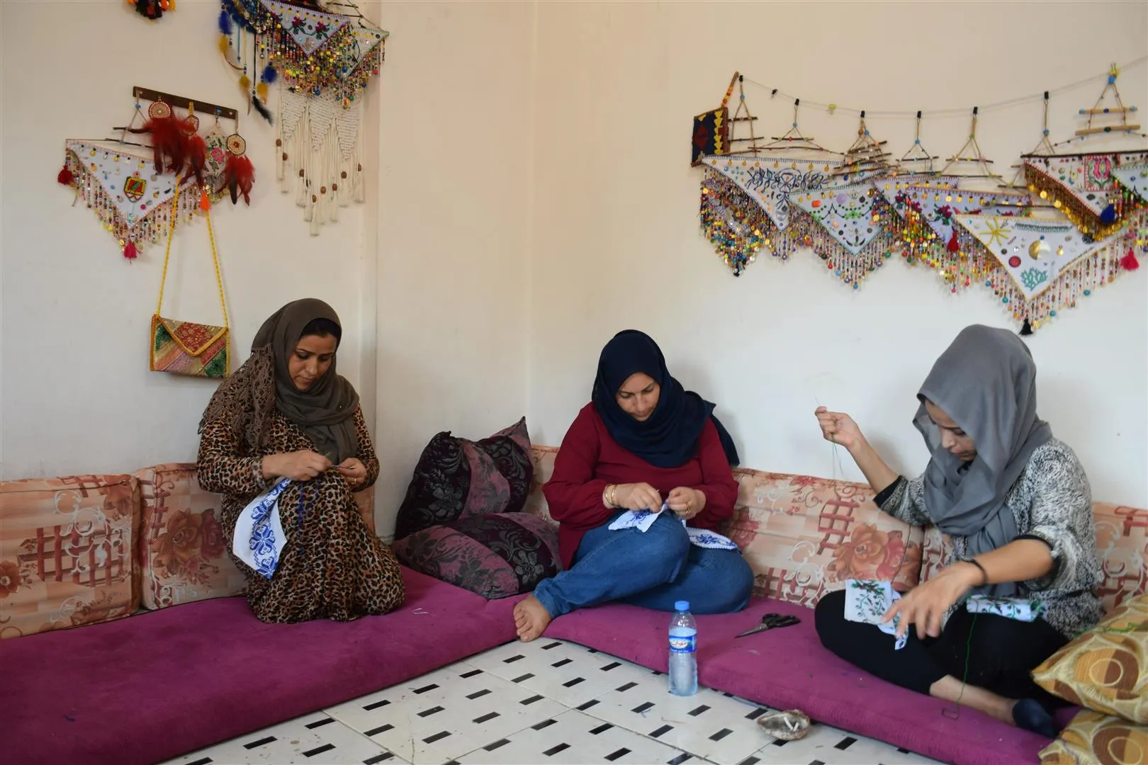 ورشة الأشغال اليدوية فرصة للنساء لإطلاق قدراتهن الفنية