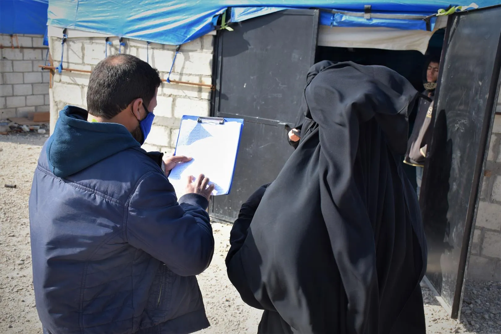 في الدفعة التاسعة... مواطنون من منبج يخرجون من الهول