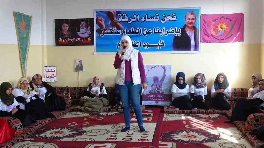 نساء الرقة يعلنّ عن الإضراب عن الطعام تضامنًا مع مقاومة السجون
