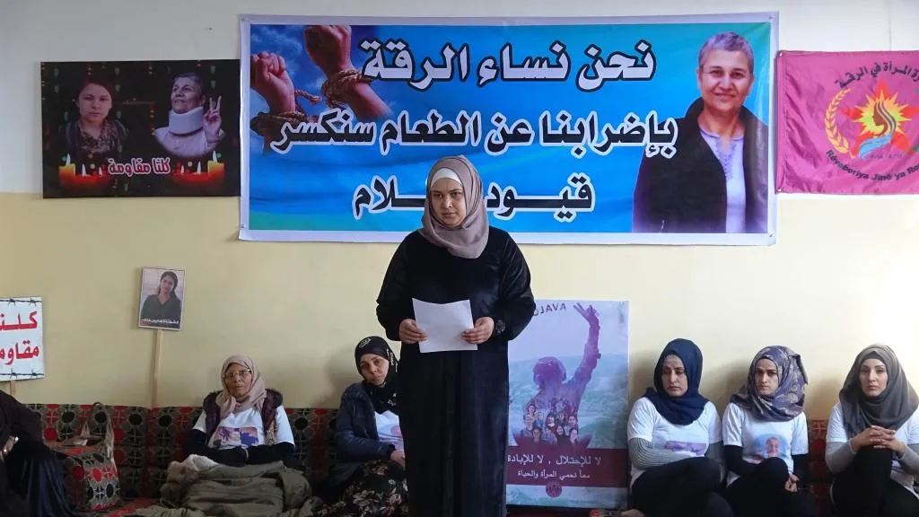 نساء الرقة يعلنّ عن الإضراب عن الطعام تضامنًا مع مقاومة السجون