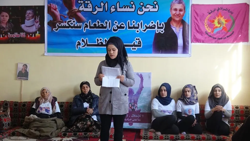 نساء الرقة يعلنّ عن الإضراب عن الطعام تضامنًا مع مقاومة السجون