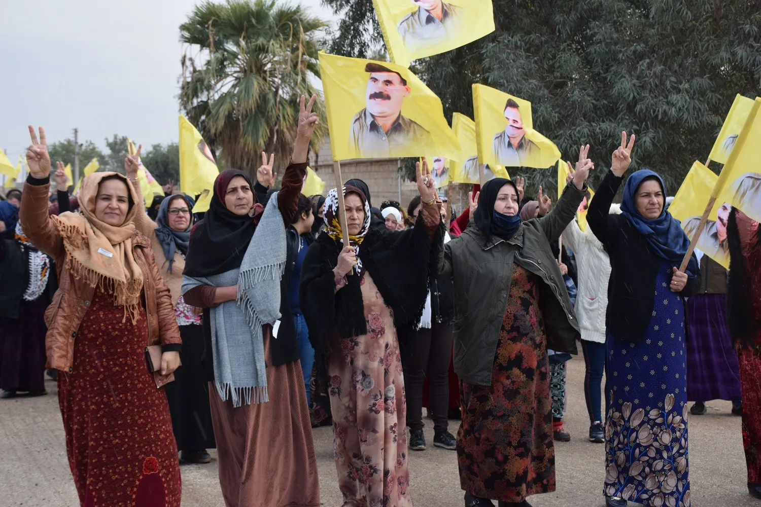 أهالي كرباوي يندوون بالعزلة ويؤكدون دعمهم لمقاومة السجون