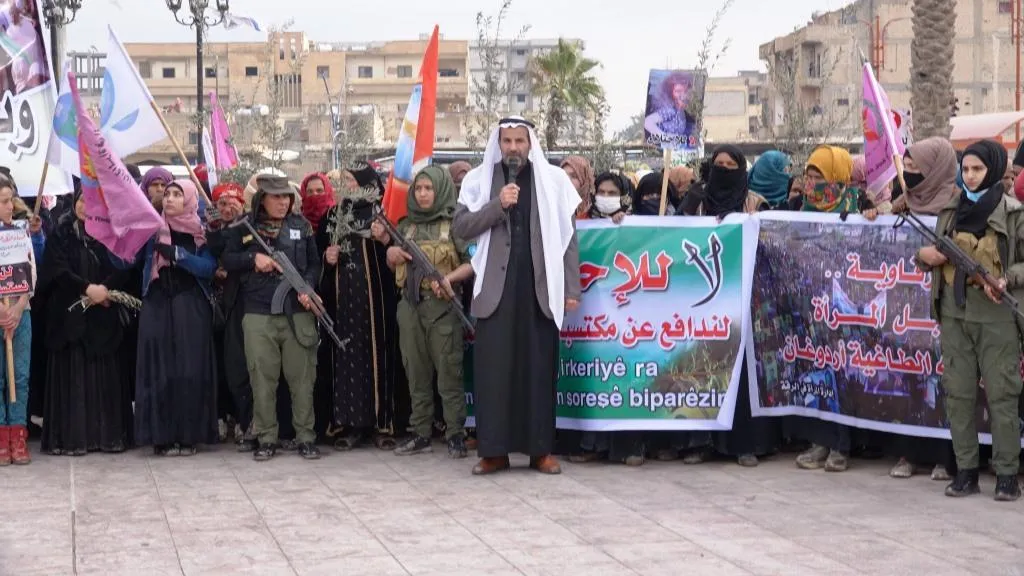 أهالي الرقة يطالبون بخروج الاحتلال التركي من سوريا