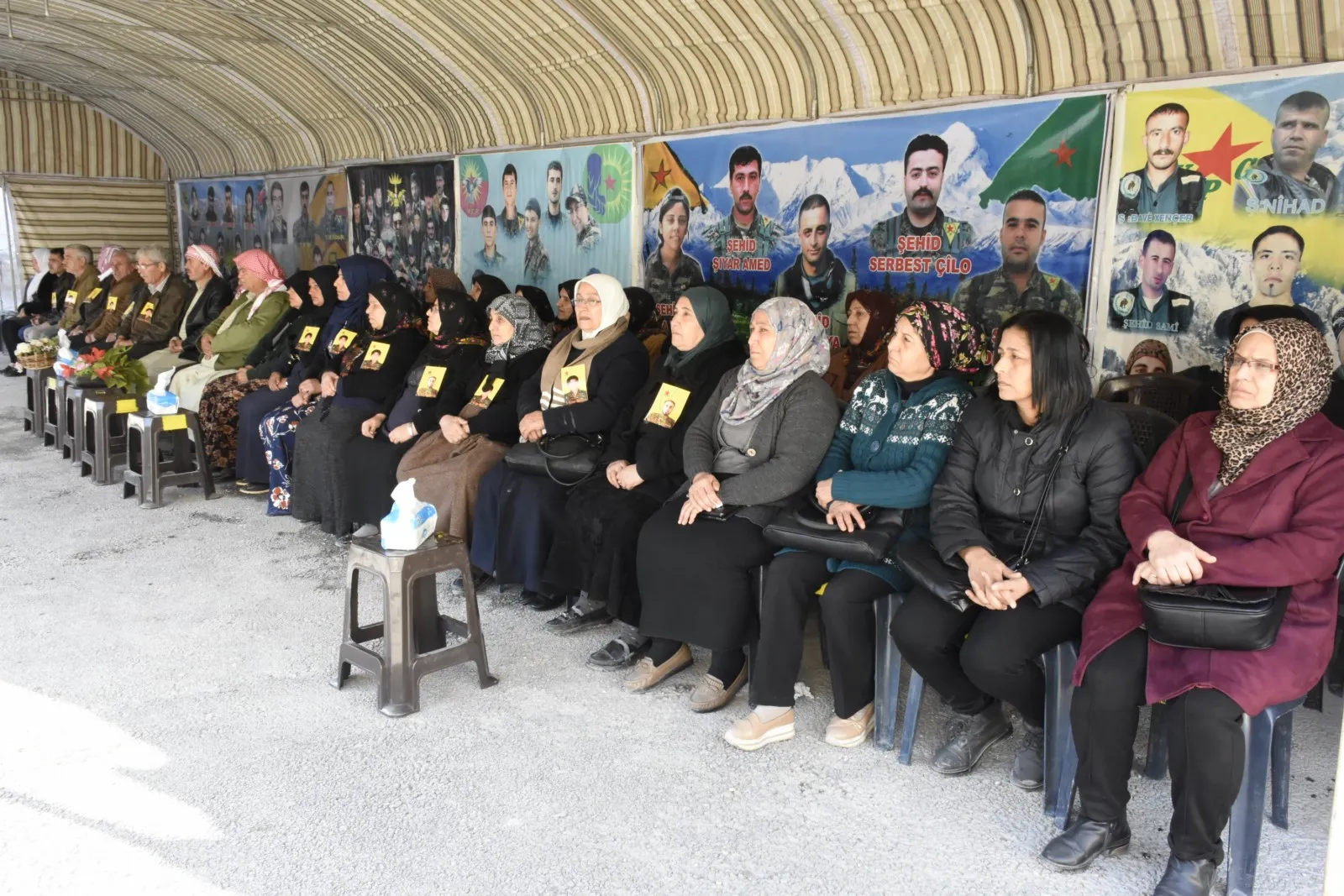 ​​​​​​​أهالي حلب يعزون ذوي مقاتلين استُشهدا في عفرين