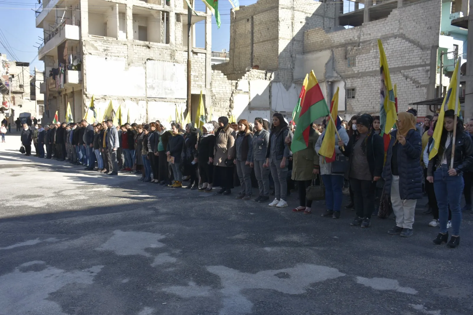 ​​​​​​​أهالي حلب يعزون ذوي مقاتلين استُشهدا في عفرين