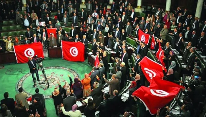 ​​​​​​​تونس.. أجواء مشحونة داخل البرلمان وتظاهرات مرتقبة