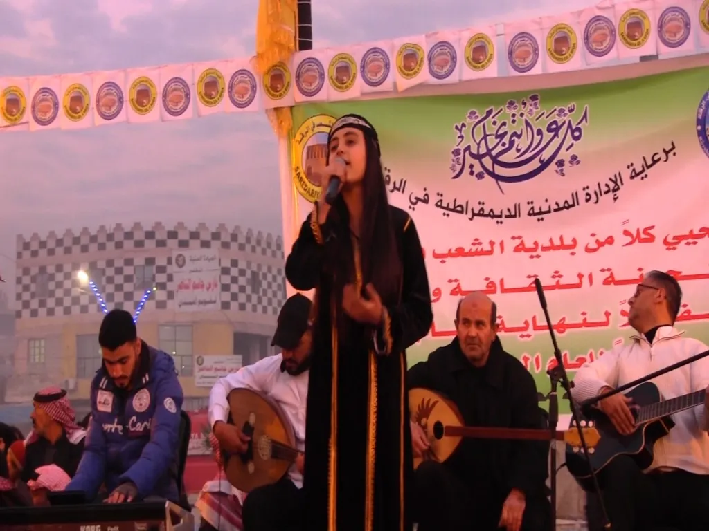 الرقة تتزين وتحتفل بأعياد رأس السنة
