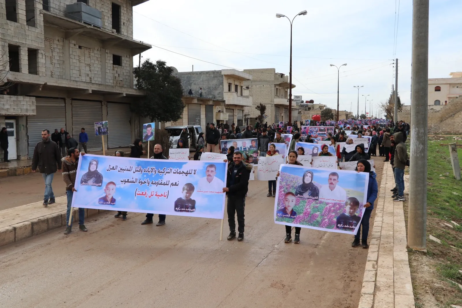 ​​​​​​​مظاهرة حاشدة في تل رفعت تنديداً بالقصف والمجازر التركية