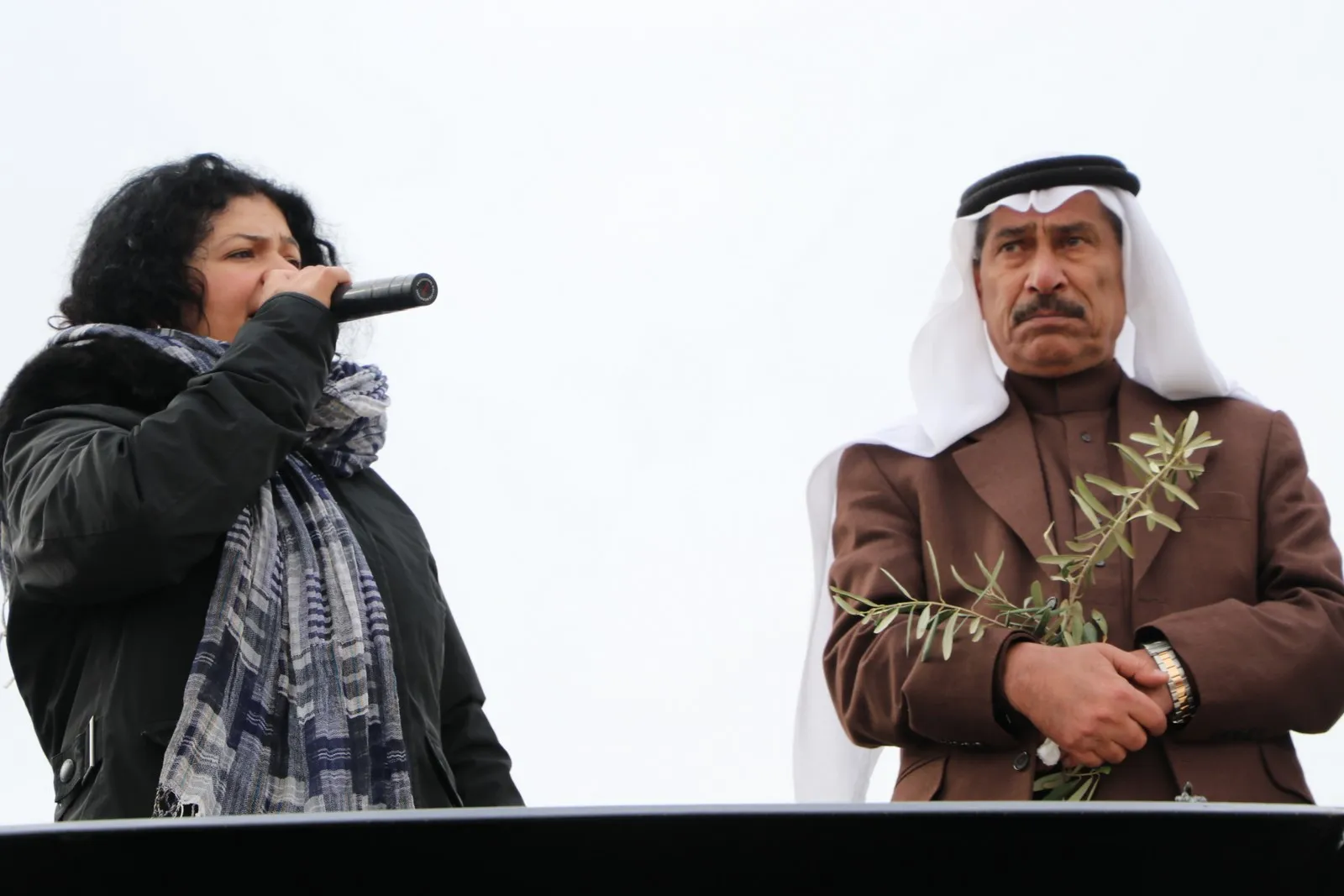 الآلاف من أهالي عفرين يخرجون في مظاهرة حاشدة استنكاراً للعدوان التركي واحتلال مدينتهم