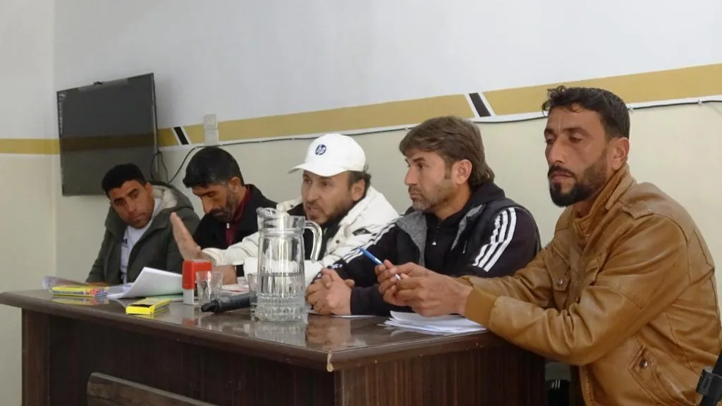اجتماع لمناقشة قضايا الشّباب والرّياضة في مدينة هجين