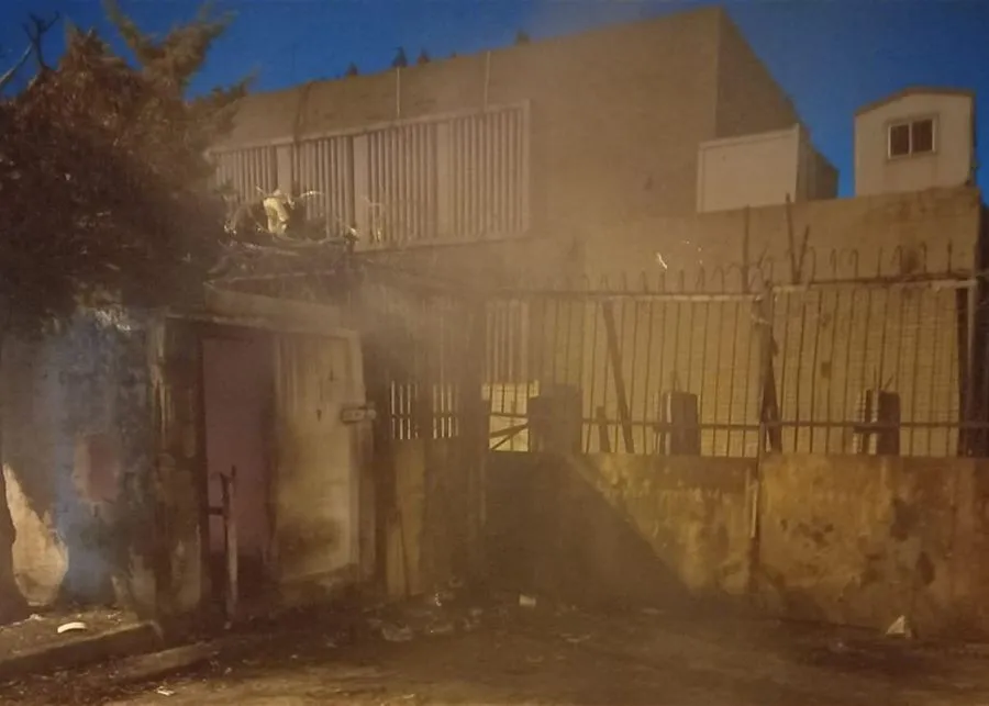 اعتصامات ومواجهات شمال لبنان... والقوى الأمنية ترد بالقنابل