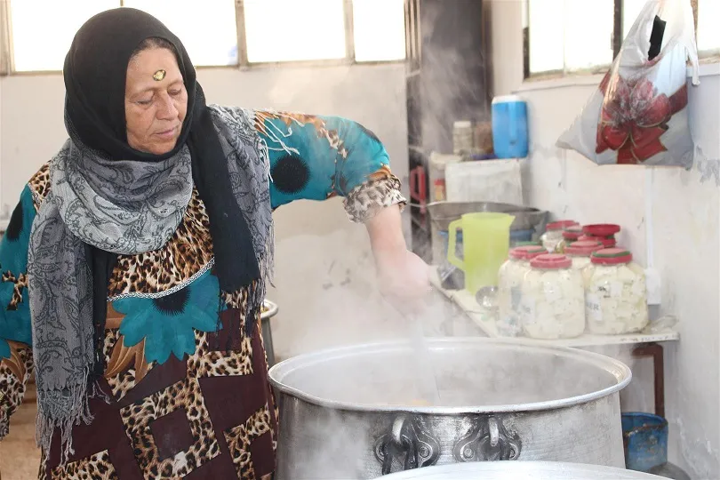 كدح المرأة يخفّف من أعباء الأزمة الاقتصادية عن كاهل المواطنين
