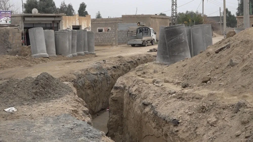 مشروع خدمي في قرية حمار العلي بدير الزور يخدم 400 منزل