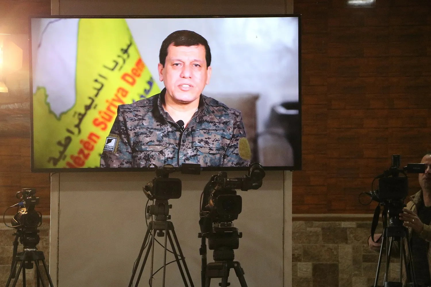 ​​​​​​​مظلوم عبدي يؤكد استمرارهم في مساعي تحقيق الوحدة الوطنية