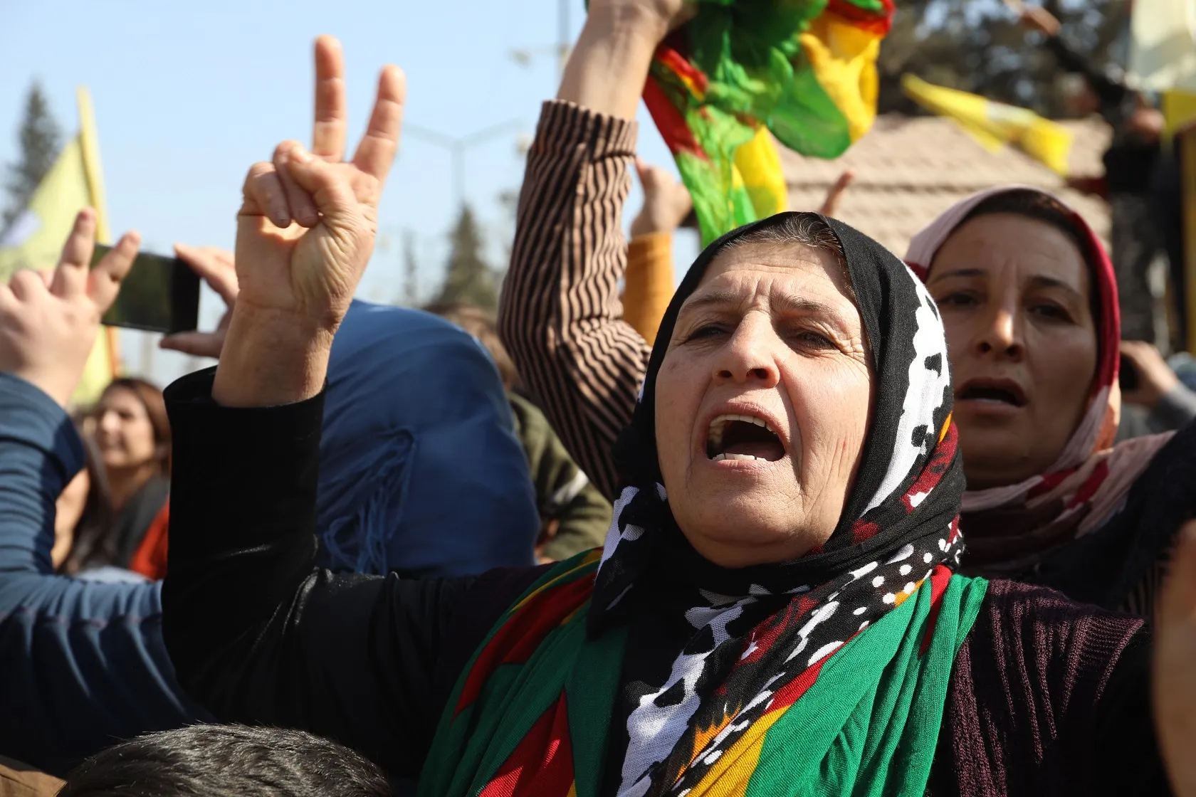 ​​​​​​​عشرات الآلاف في قامشلو ينددون بالمؤامرة الدولية في ذكراها الـ22