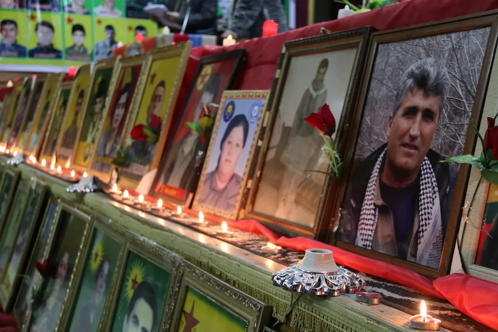 بمراسم مهيبة إحياء ذكرى 61 شهيدًا في ديرك