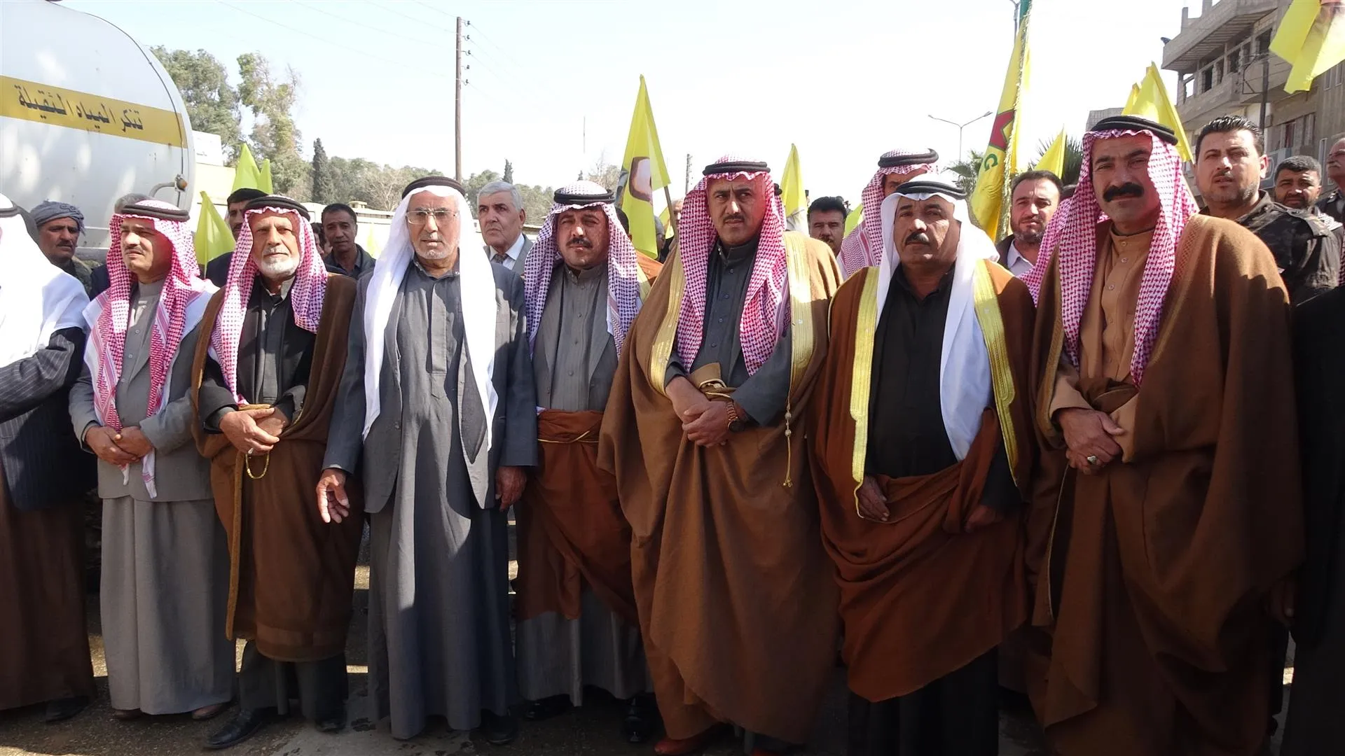 ​​​​​​​متظاهرون بالآلاف... إمرالي أصبحت مدرسة للديمقراطية وانتصار غاري إفراغ للمؤامرة