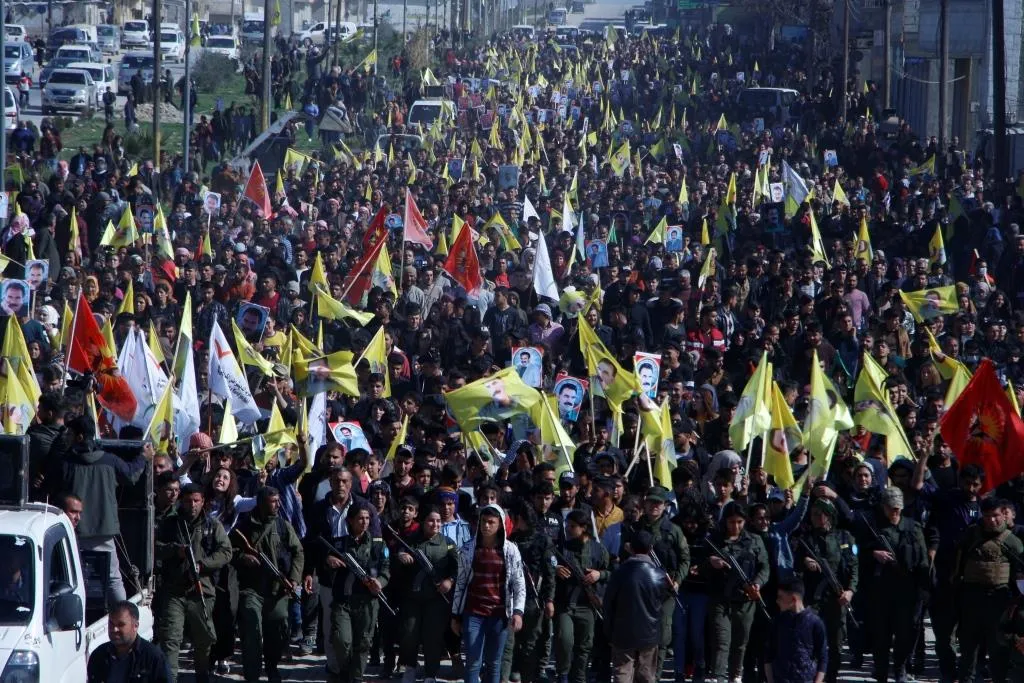 ​​​​​​​مظاهرات حاشدة في عين عيسى وكوباني تنديدًا بالمؤامرة الدولية على القائد عبدالله أوجلان