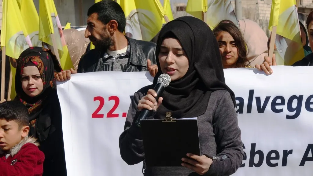 ​​​​​​​مظاهرات حاشدة في عين عيسى وكوباني تنديدًا بالمؤامرة الدولية على القائد عبدالله أوجلان