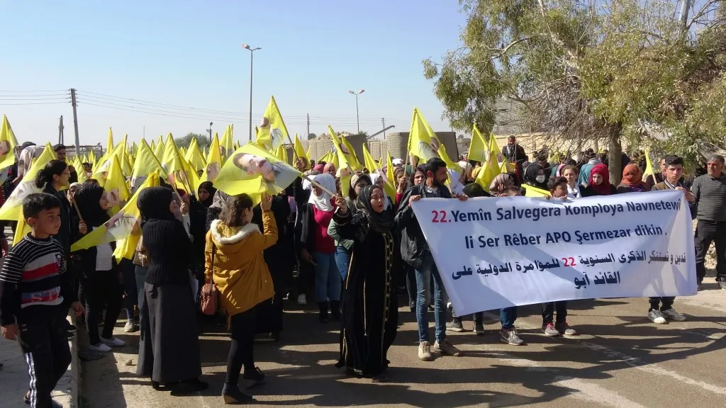 ​​​​​​​مظاهرات حاشدة في عين عيسى وكوباني تنديدًا بالمؤامرة الدولية على القائد عبدالله أوجلان