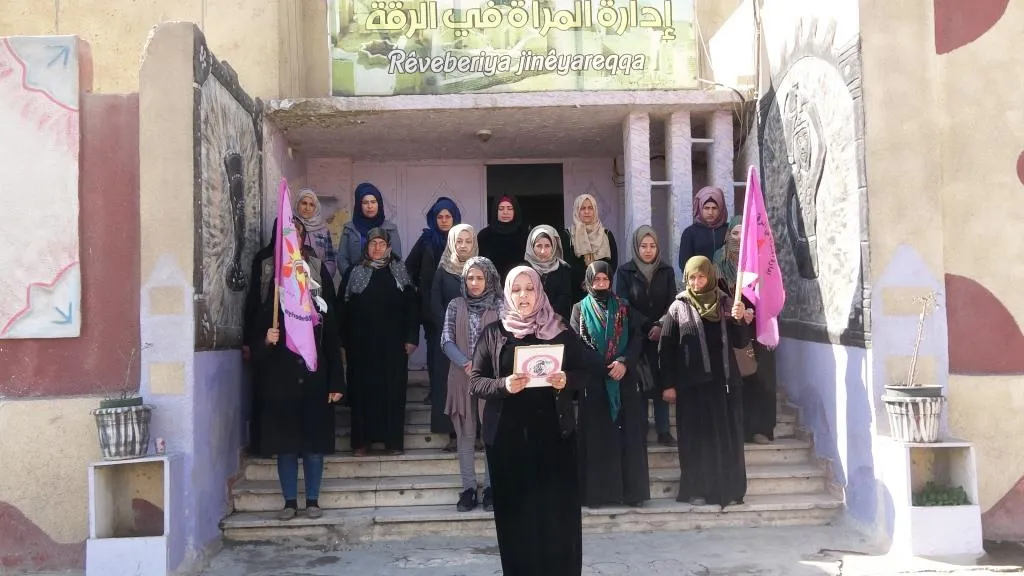​​​​​​​نساء الرقة والطبقة يطالبْن بمحاسبة مرتكبي الاغتصاب الجماعي في سري كانيه المحتلة