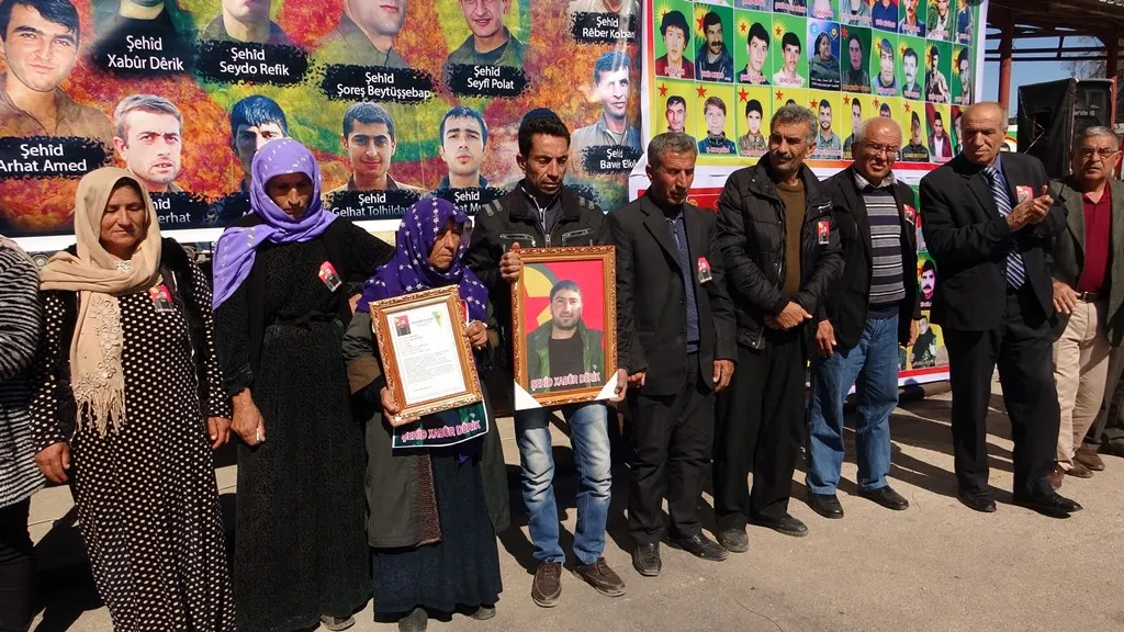 خلال مراسم أحد شهداء مقاومة غاري: انتصار غاري انتصار لشنكال وشمال وشرق سوريا