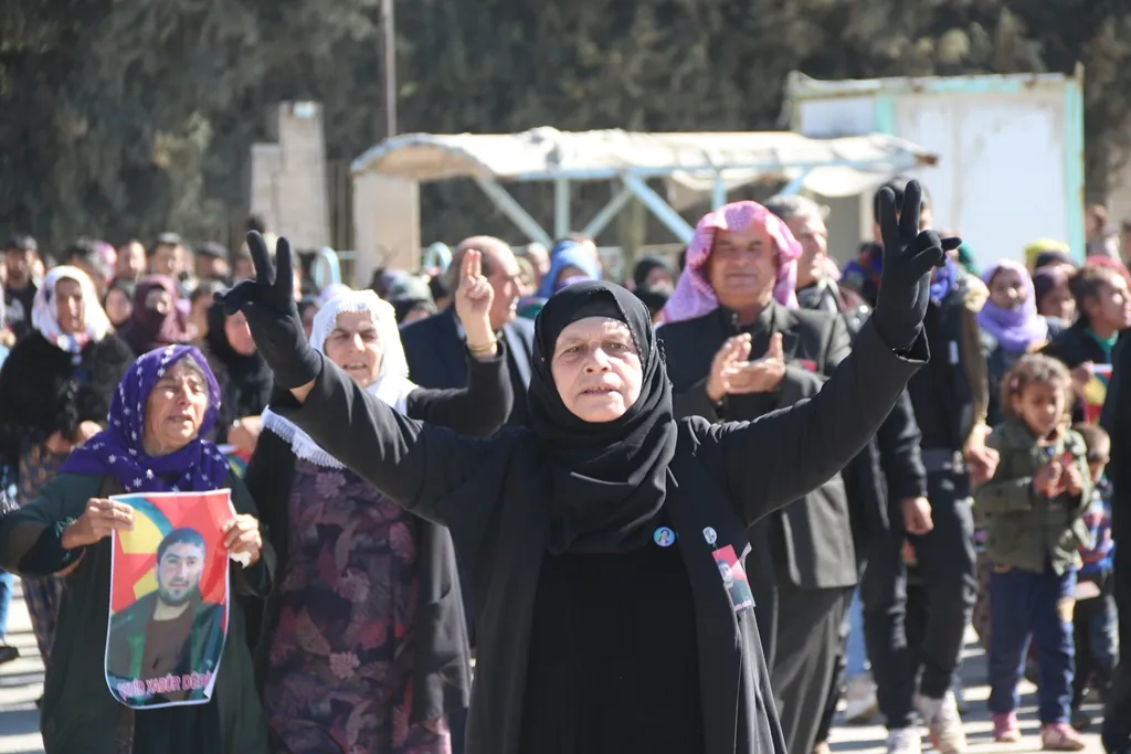 خلال مراسم أحد شهداء مقاومة غاري: انتصار غاري انتصار لشنكال وشمال وشرق سوريا