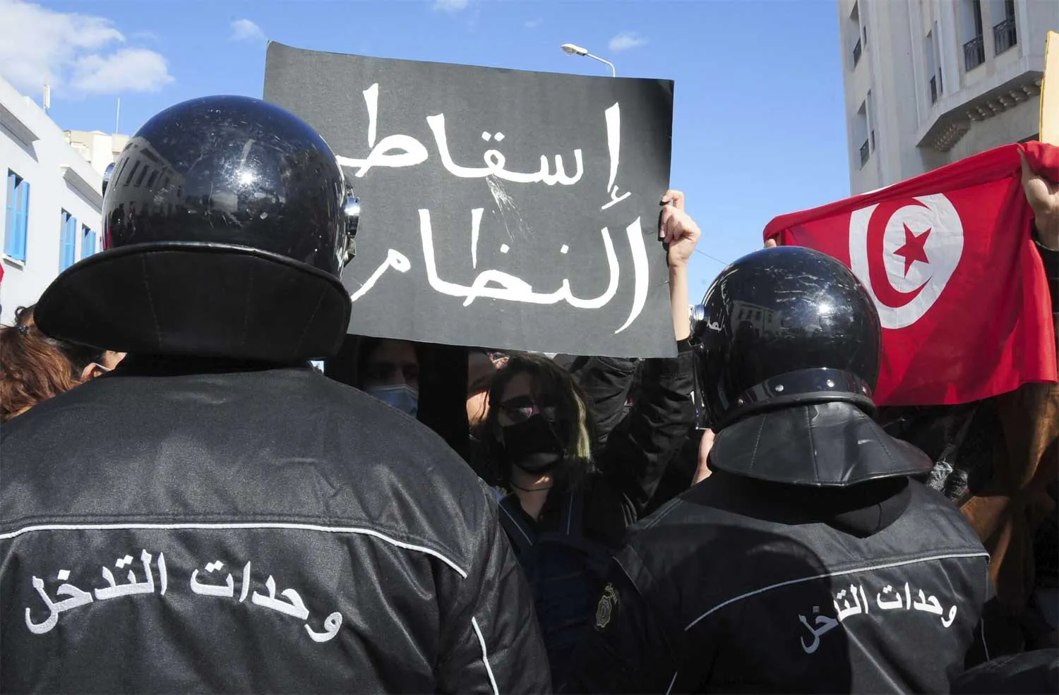 "ارحل" شعار لتظاهرات في تونس تطالب بإسقاط النّظام