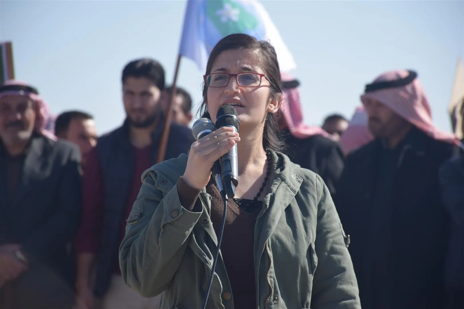 ​​​​​​​متظاهرون ينددون بالتهديدات التركية ويعتبرونها اعتداء على وحدة الشعوب