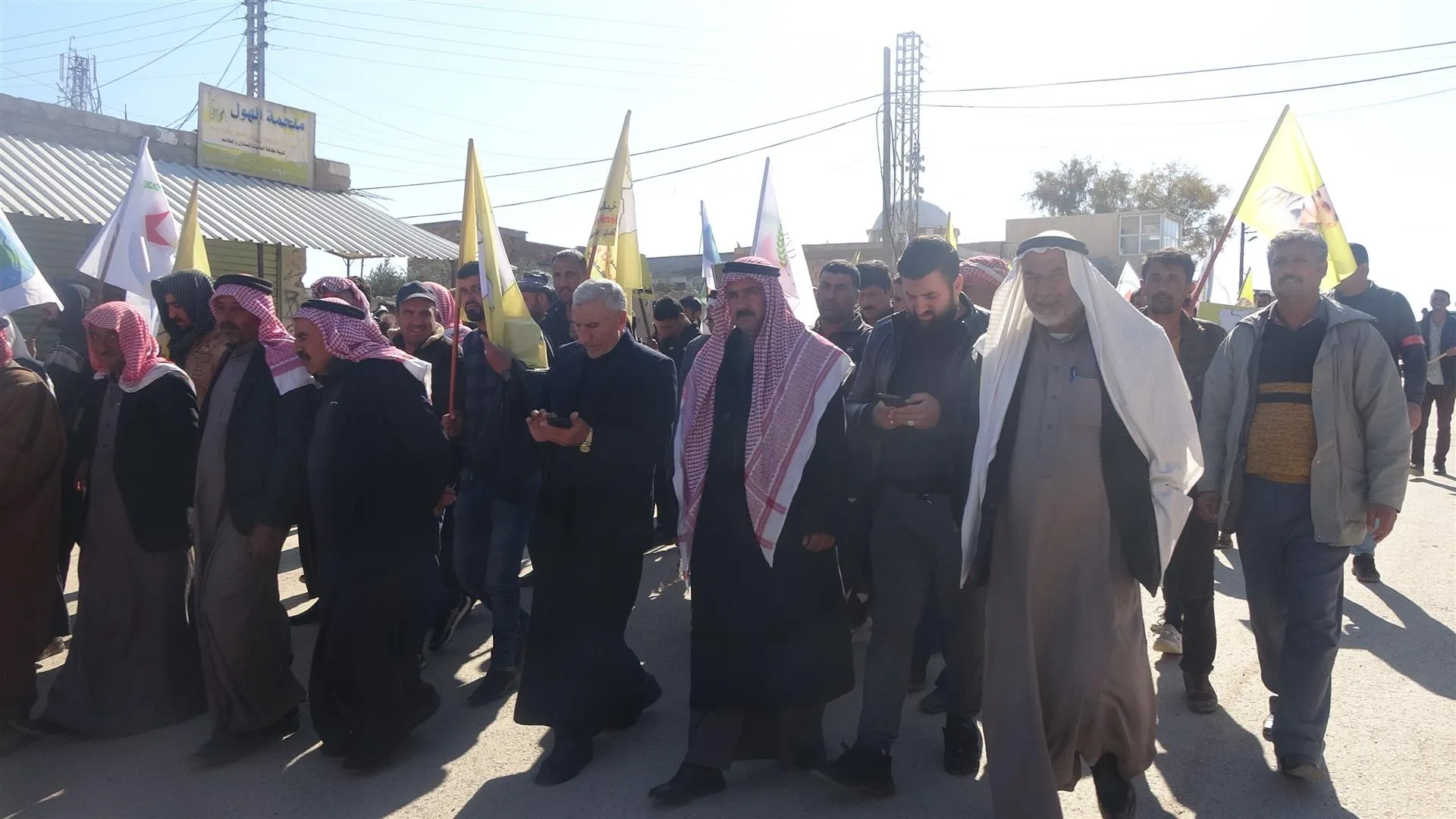 ​​​​​​​متظاهرون ينددون بالتهديدات التركية ويعتبرونها اعتداء على وحدة الشعوب