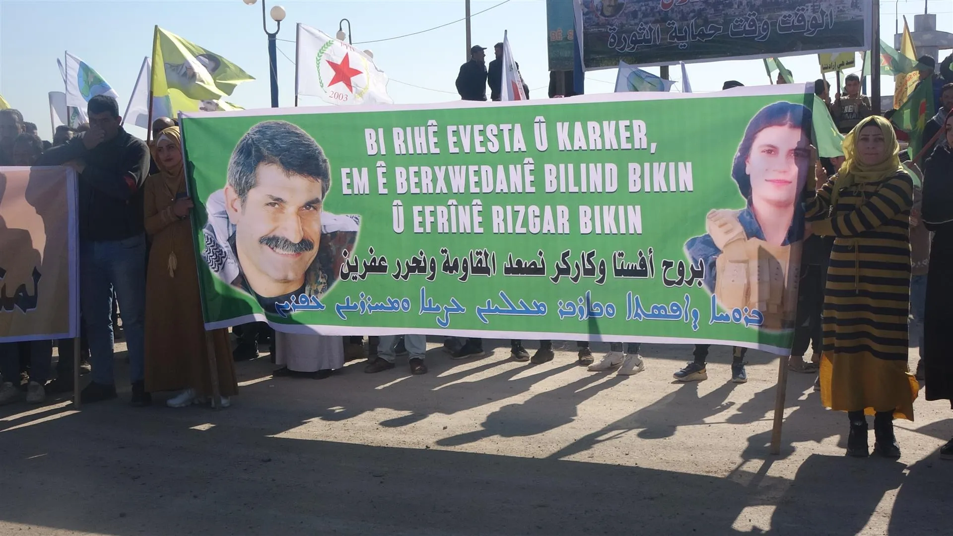 ​​​​​​​متظاهرون ينددون بالتهديدات التركية ويعتبرونها اعتداء على وحدة الشعوب
