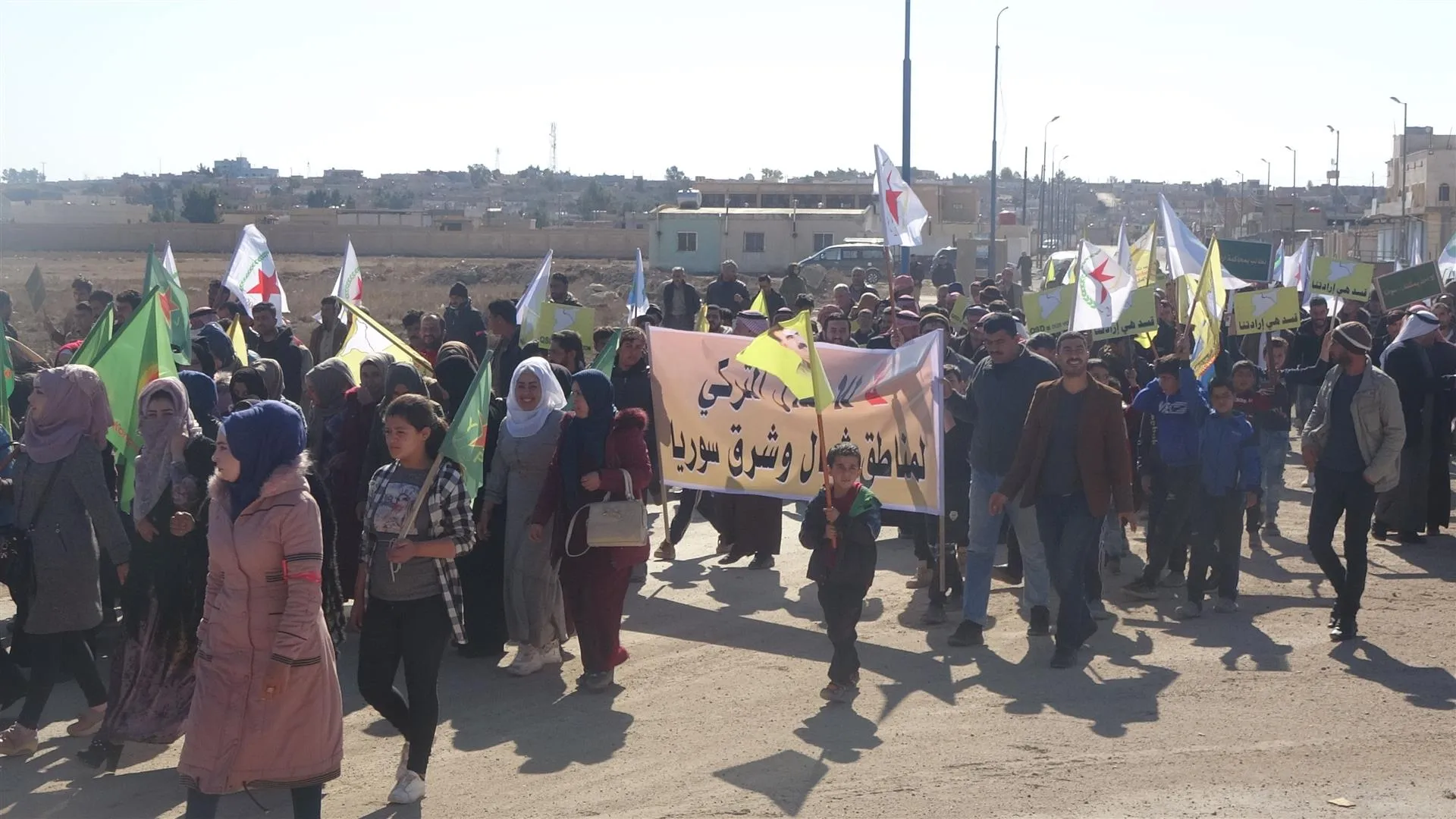 ​​​​​​​متظاهرون ينددون بالتهديدات التركية ويعتبرونها اعتداء على وحدة الشعوب