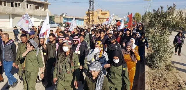 ​​​​​​​أهالي عامودا يشيّعون جثمان أحد أبنائهم معاهدين بمواصلة دربه