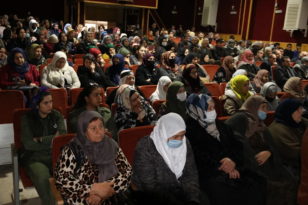 مع اقتراب 15 شباط أهالي قامشلو وديرك يستنكرون المؤامرة الدّوليّة على القائد أوجلان