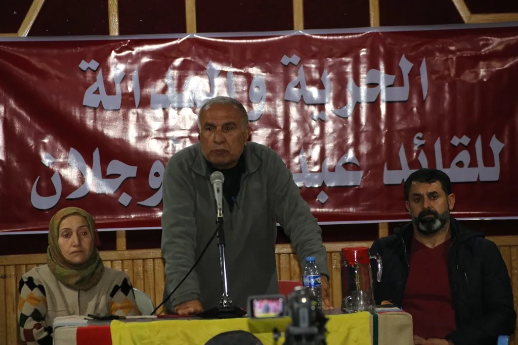 مع اقتراب 15 شباط أهالي قامشلو وديرك يستنكرون المؤامرة الدّوليّة على القائد أوجلان