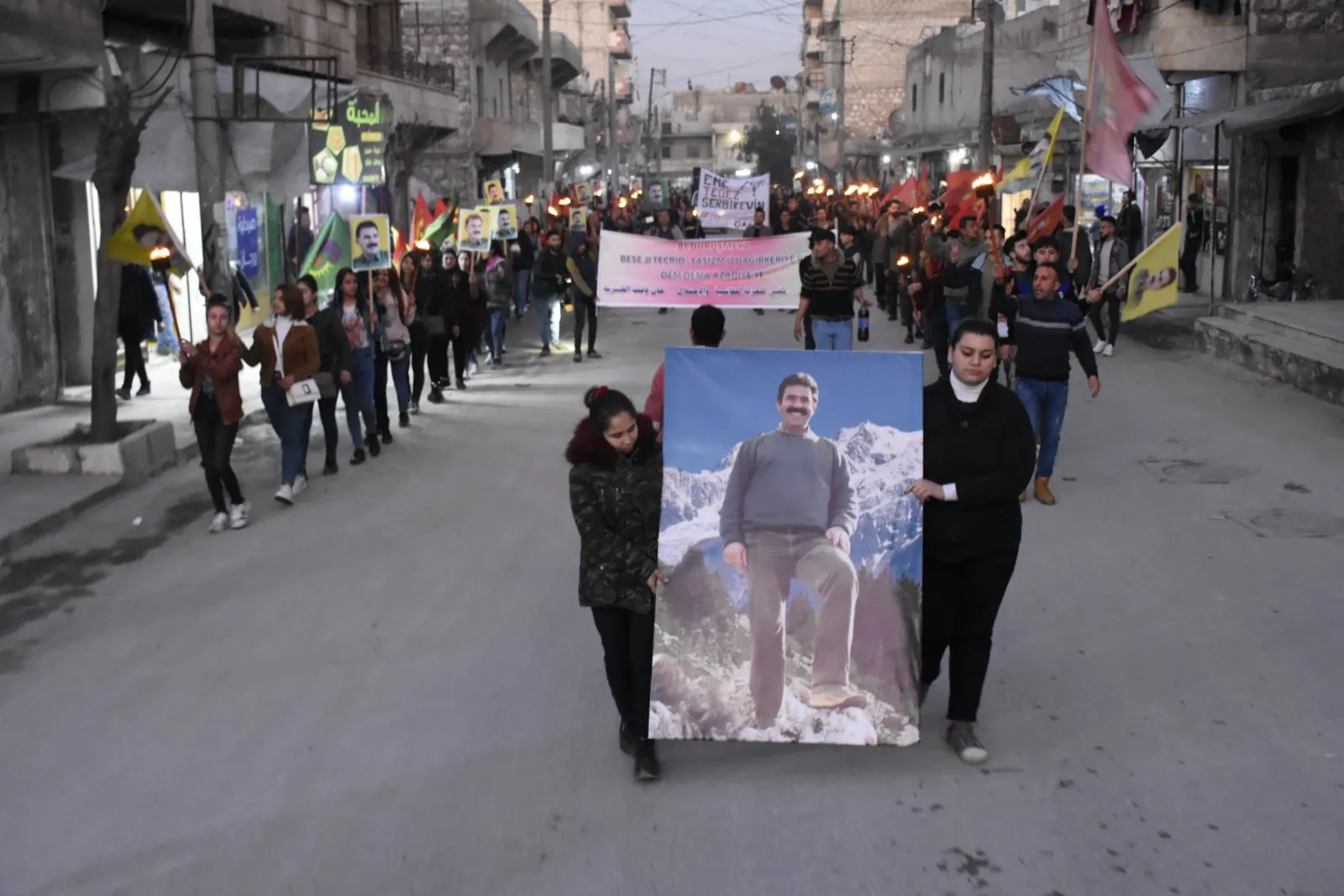 ​​​​​​​شبيبة حلب يندّدون بالمؤامرة الدّوليّة ضدّ القائد أوجلان