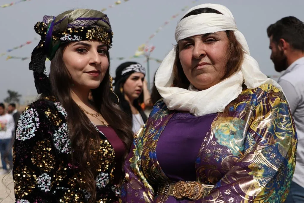 ​​​​​​​بالصور والفيديو..ألوان الطيف امتزجت في ساحات نوروز 2021