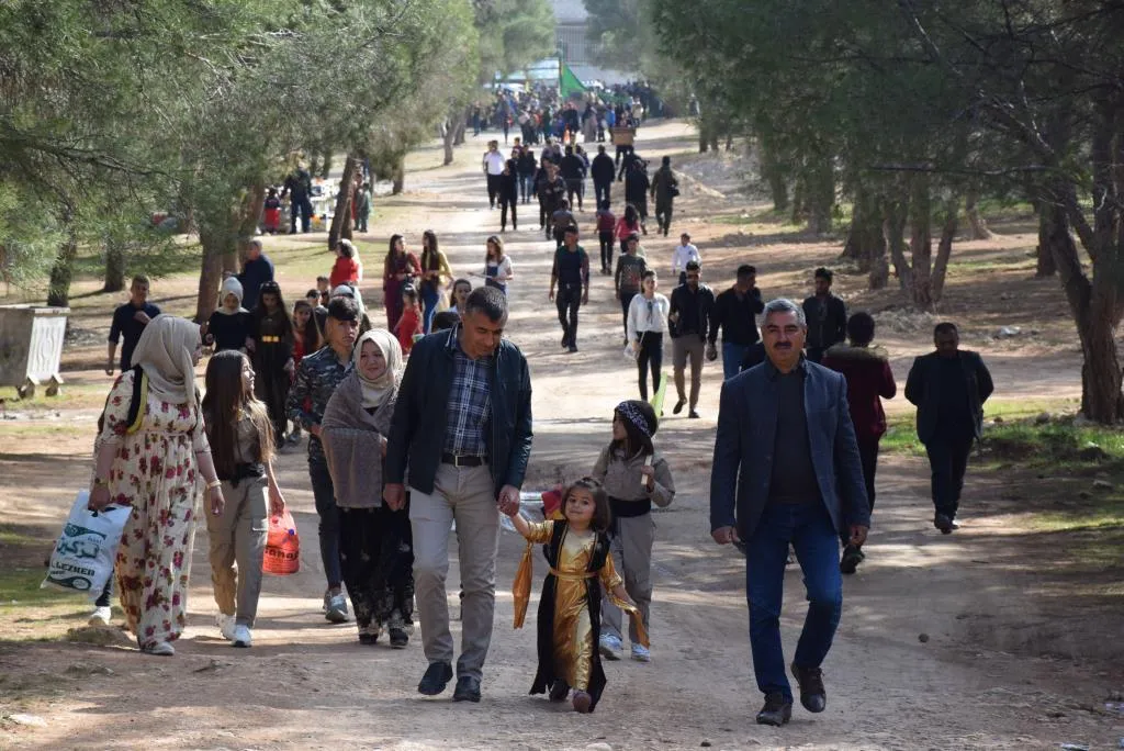 ​​​​​​​شعوب شمال وشرق سوريا تتوافد إلى الساحات للاحتفال بـ نوروز 2021