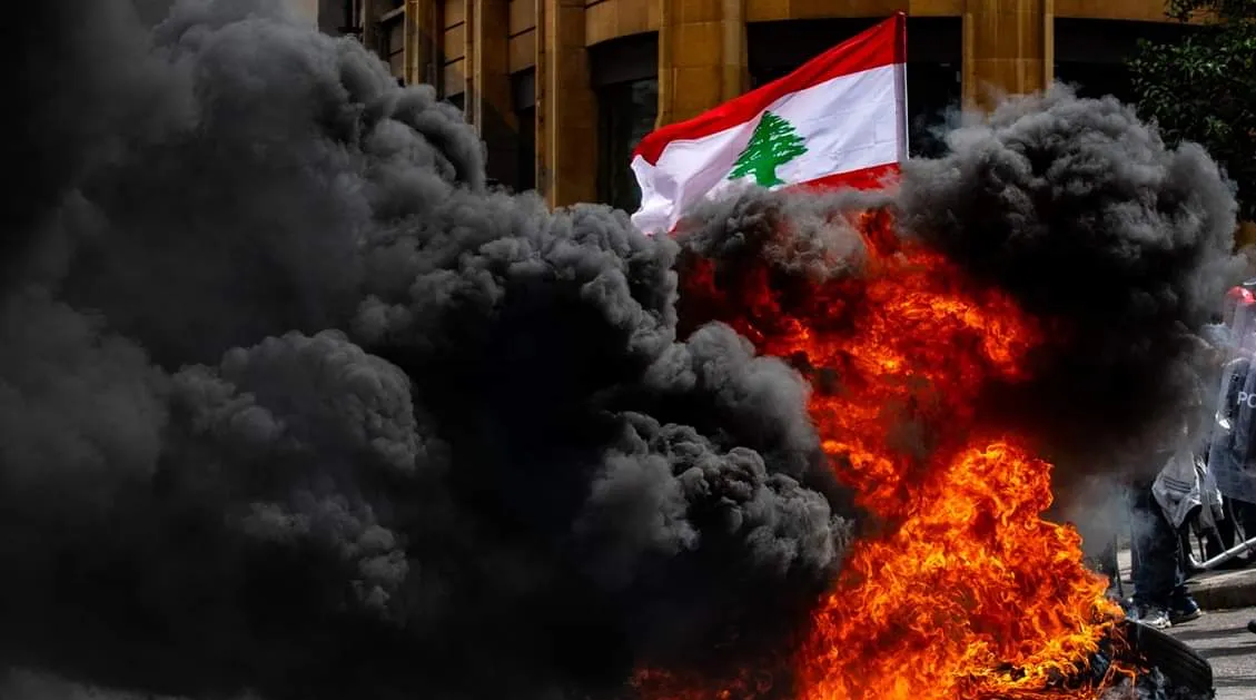 صحيفة: لبنان يتجه نحو الهاوية والطبقة السياسية لا تهتم إلا بنفسها