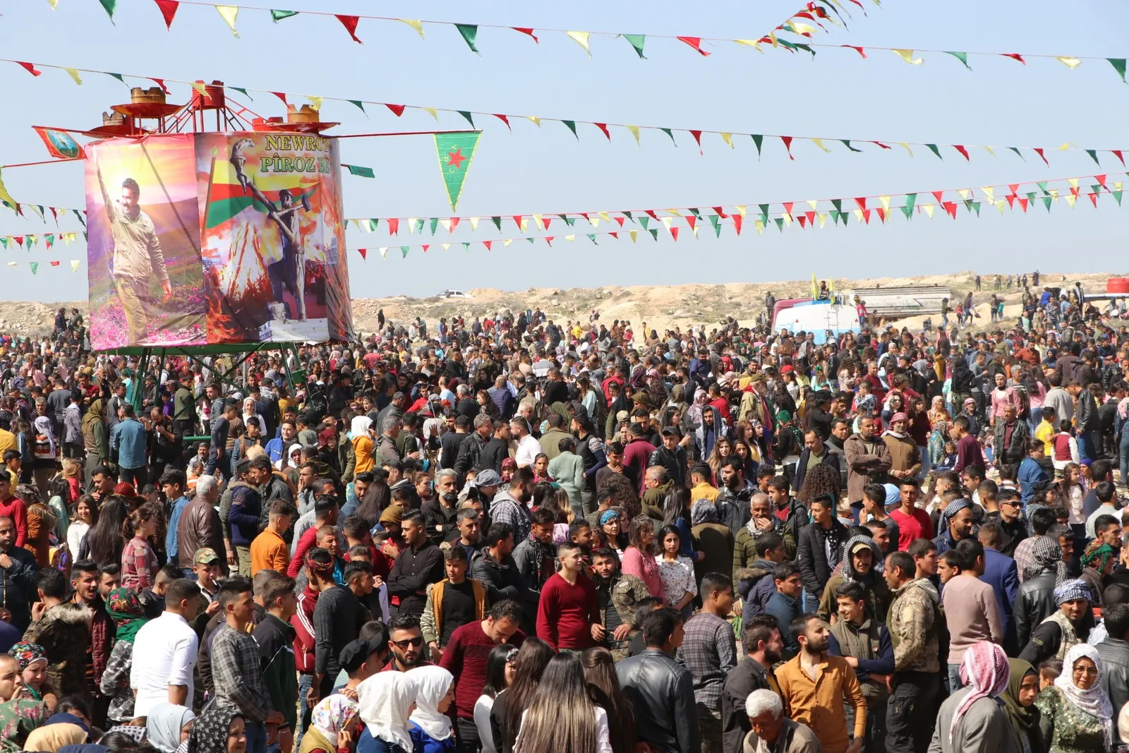 ​​​​​​​شعوب شمال وشرق سوريا تتوافد إلى الساحات للاحتفال بـ نوروز 2021