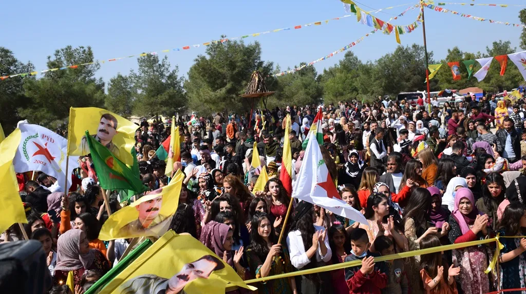 إيقاد شعلة نوروز "بروح مقاومة نوروز سندحر الاحتلال" في شمال وشرق سوريا