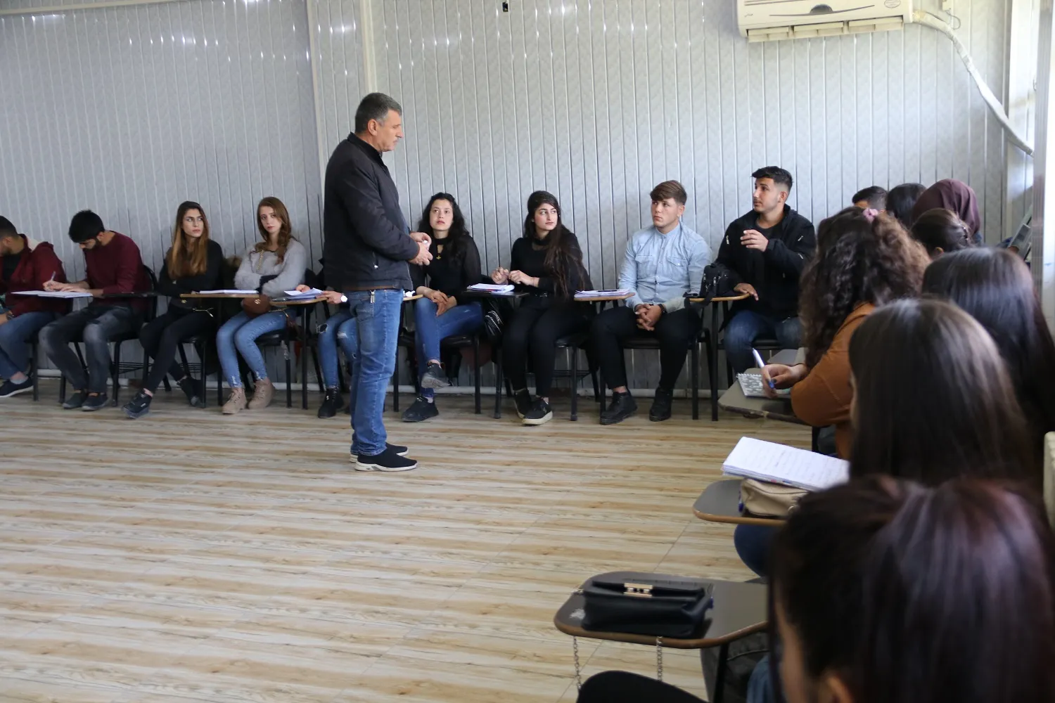 طلبة جامعة روج آفا يدعون إلى إعلان نفير عام من أجل معرفة وضع القائد أوجلان