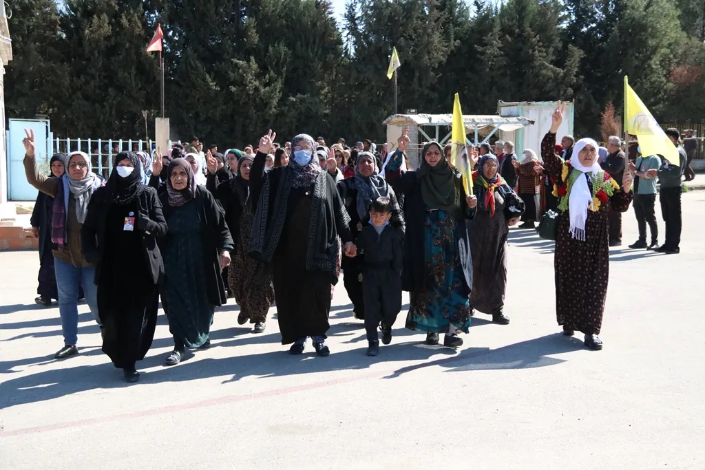 ​​​​​​​أهالي ديرك يقدّمون واجب العزاء لذوي الشهيد مظلوم عفرين