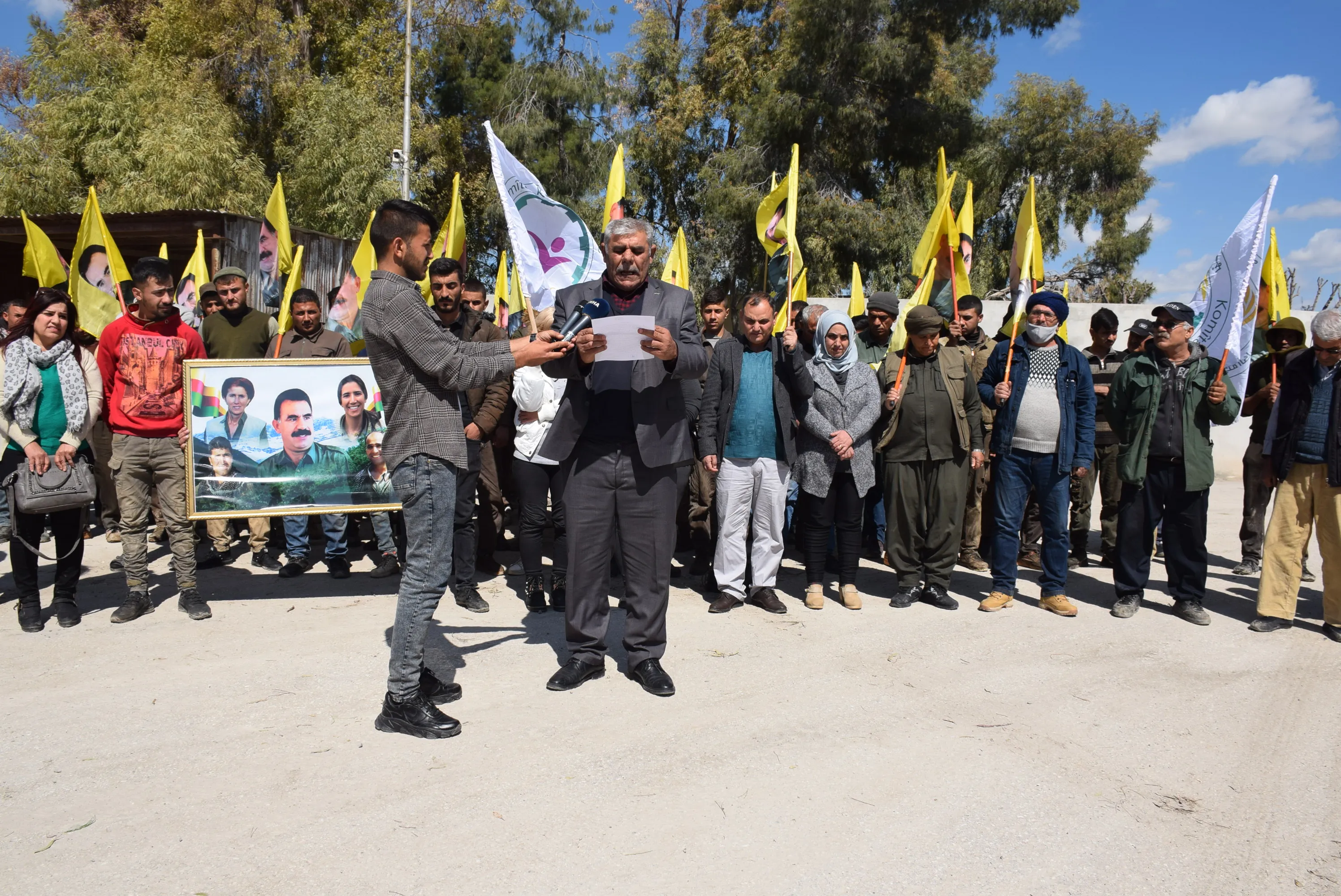 "حجز حرية القائد هو حجز لحرية كافة الكادحين"