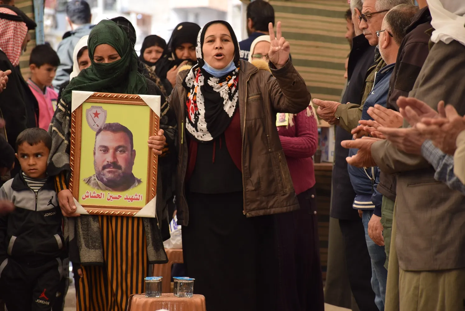 ​​​​​​​المئات يقدمون واجب العزاء لذوي الشهيد حسين في قامشلو