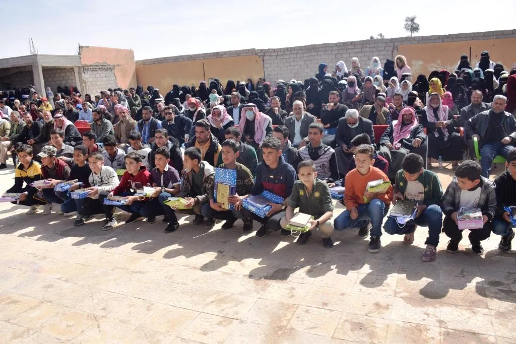 لجنة التربية في هجين تكرم الطلبة المتفوقين
