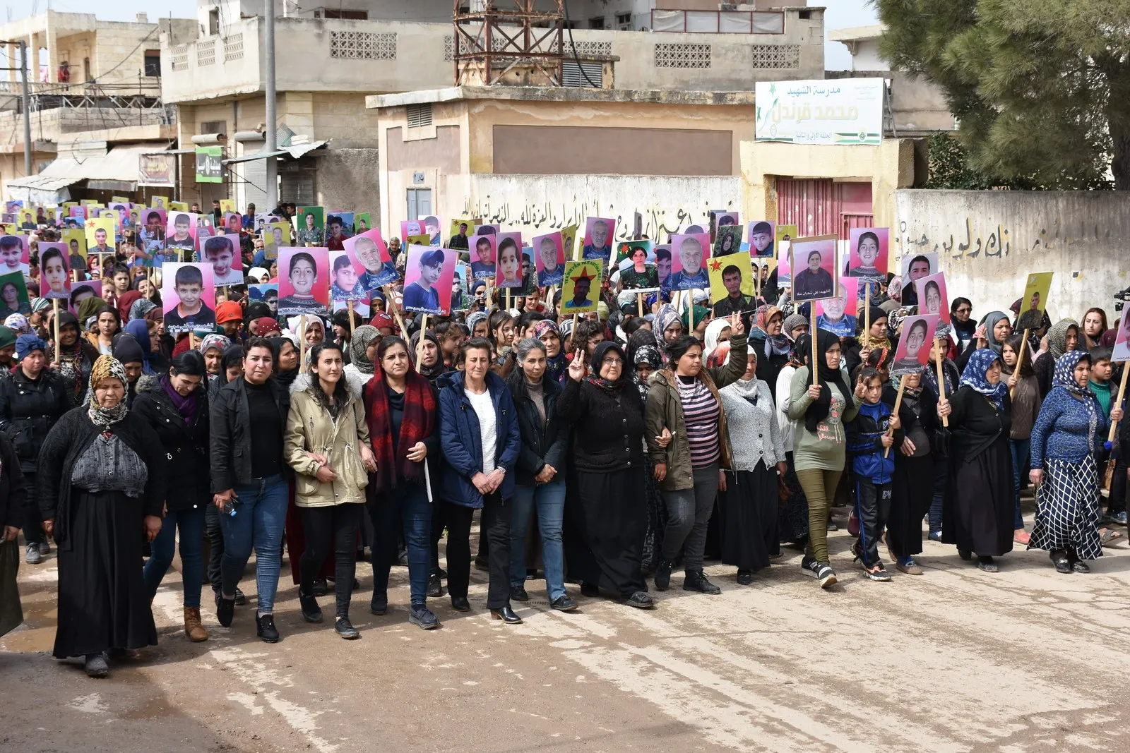 تظاهرة لمهجري عفرين ...استمرار ردود الفعل المناهضة لاستقبال الحريري في هولير