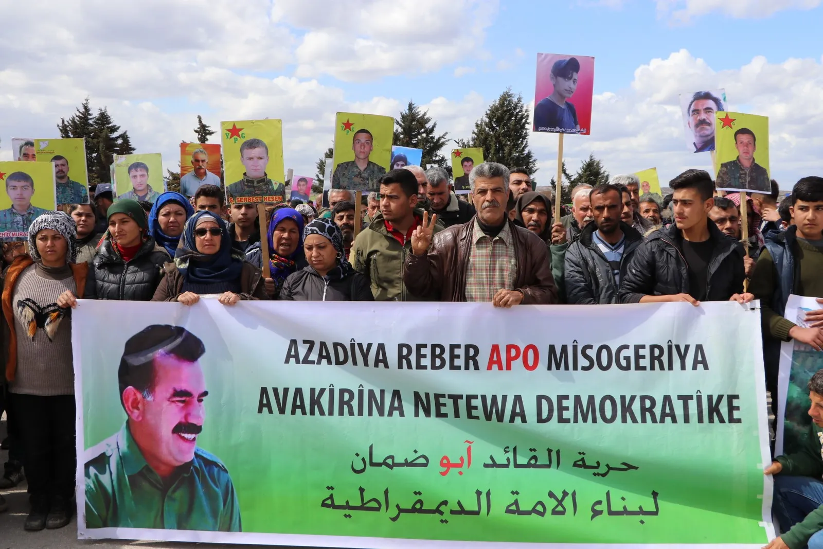 عشرات الآلاف يجددون عهد المقاومة حتى تحرير عفرين
